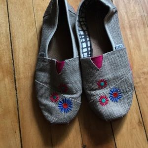 Toms
